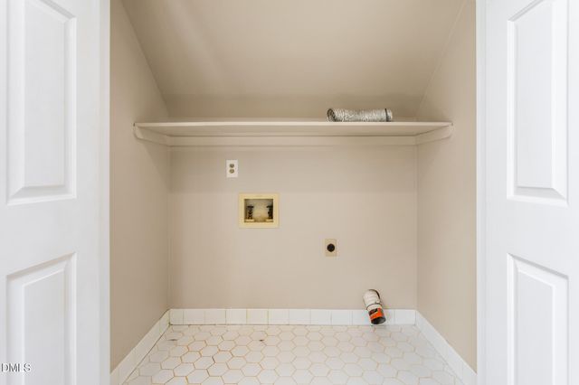 1543 Little John Lane E, Burlington, NC 27217