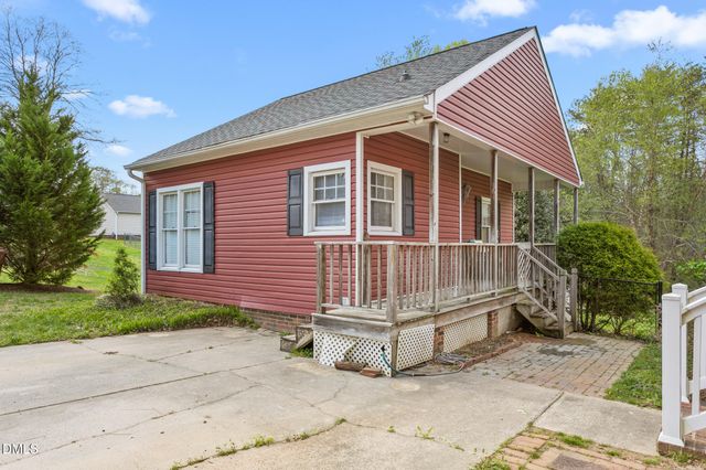 1543 Little John Lane E, Burlington, NC 27217