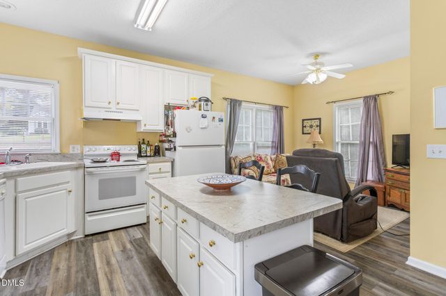 1543 Little John Lane E, Burlington, NC 27217