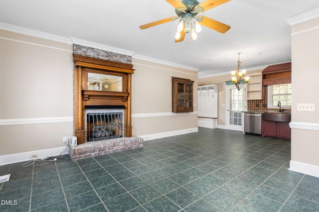 1543 Little John Lane E, Burlington, NC 27217