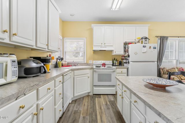 1543 Little John Lane E, Burlington, NC 27217