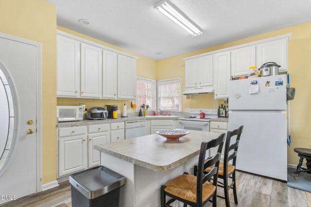 1543 Little John Lane E, Burlington, NC 27217