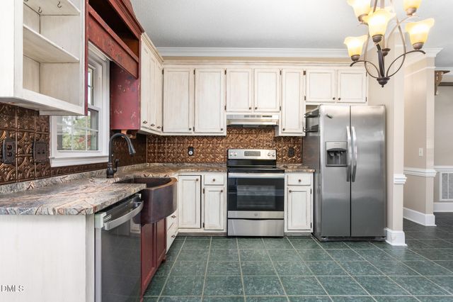 1543 Little John Lane E, Burlington, NC 27217