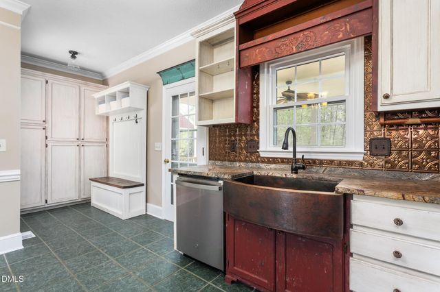 1543 Little John Lane E, Burlington, NC 27217