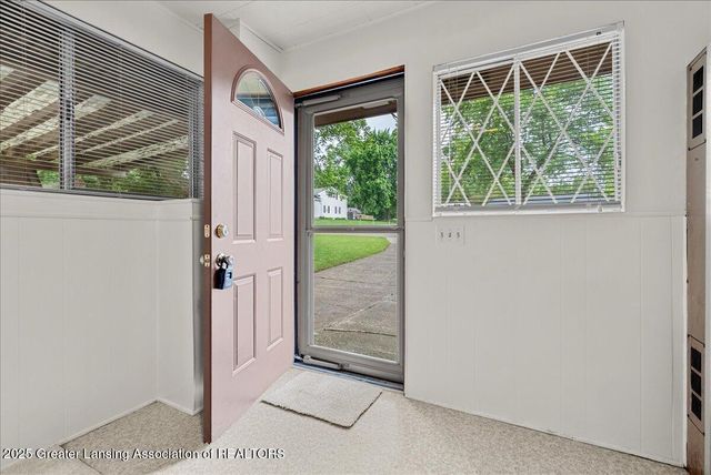 918 Bon Air Road, Lansing, MI 48917