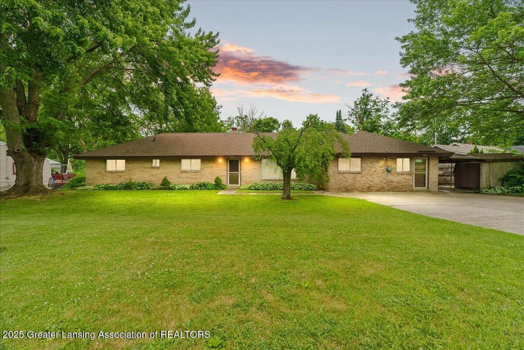 918 Bon Air Road, Lansing, MI 48917