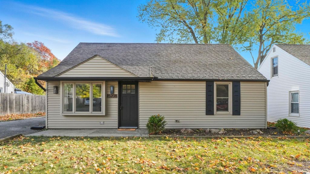 15208 Beulah Drive, Leo, IN 46765