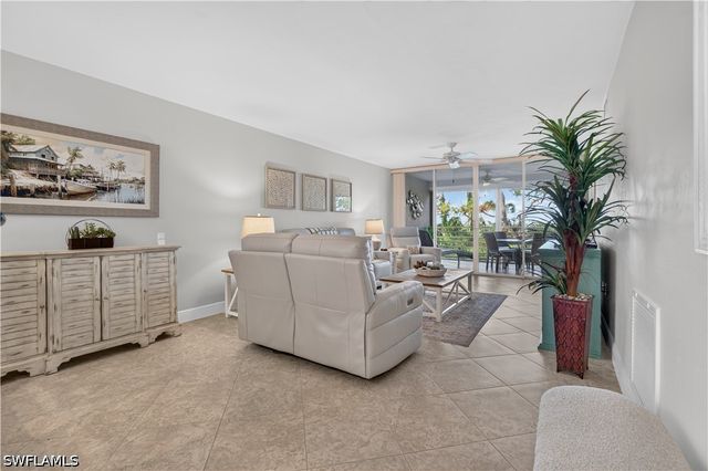 270 Naples Cove DR 3403, Naples, FL 34110