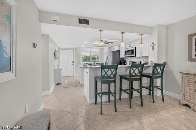 270 Naples Cove DR 3403, Naples, FL 34110