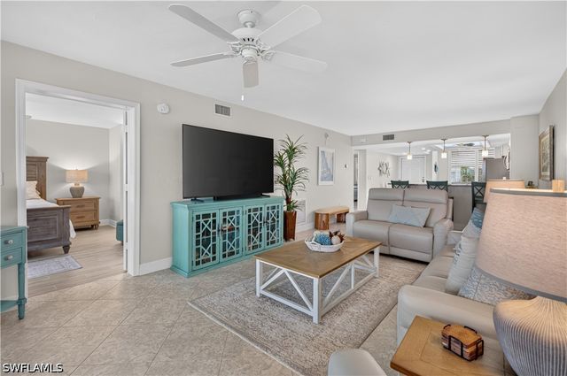 270 Naples Cove DR 3403, Naples, FL 34110