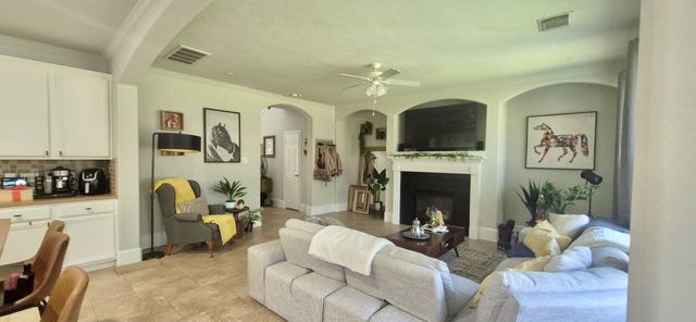 42 E Burberry Circle, The Woodlands, TX 77384