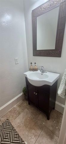 42 E Burberry Circle, The Woodlands, TX 77384