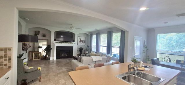 42 E Burberry Circle, The Woodlands, TX 77384