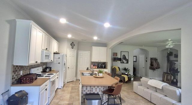 42 E Burberry Circle, The Woodlands, TX 77384