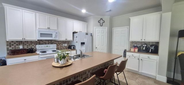 42 E Burberry Circle, The Woodlands, TX 77384