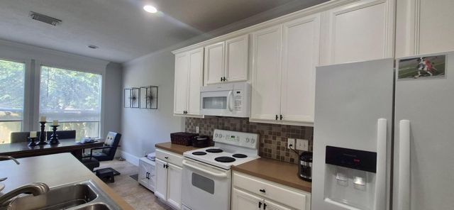 42 E Burberry Circle, The Woodlands, TX 77384