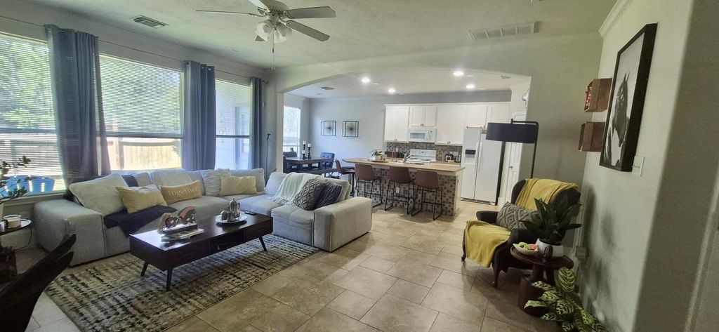 42 E Burberry Circle, The Woodlands, TX 77384