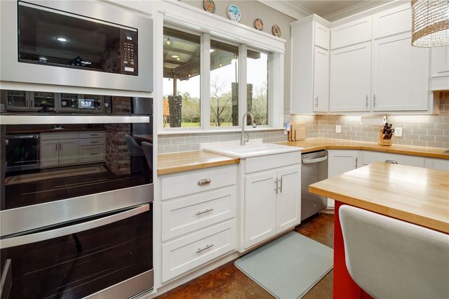 8848 Green Branch Loop, Bryan, TX 77808