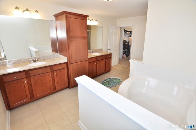 19 Lexie Lane 19, South Windsor, CT 06074