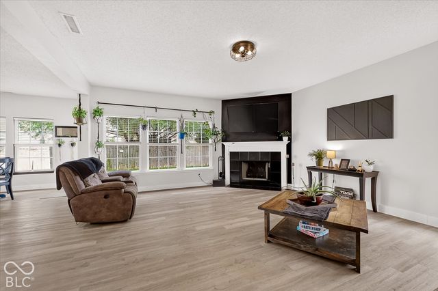 797 Hickory Pine Drive, Whiteland, IN 46184