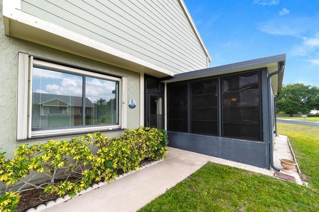 1533 SE Crayrich Court, Port St. Lucie, FL 34952
