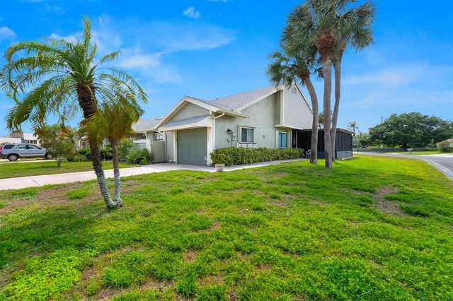 1533 SE Crayrich Court, Port St. Lucie, FL 34952