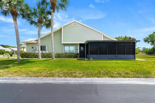 1533 SE Crayrich Court, Port St. Lucie, FL 34952