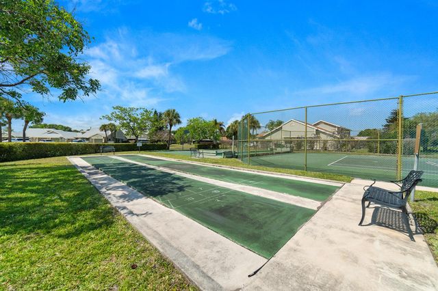 1533 SE Crayrich Court, Port St. Lucie, FL 34952