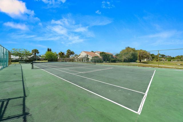 1533 SE Crayrich Court, Port St. Lucie, FL 34952