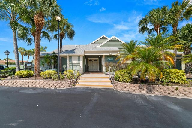 1533 SE Crayrich Court, Port St. Lucie, FL 34952