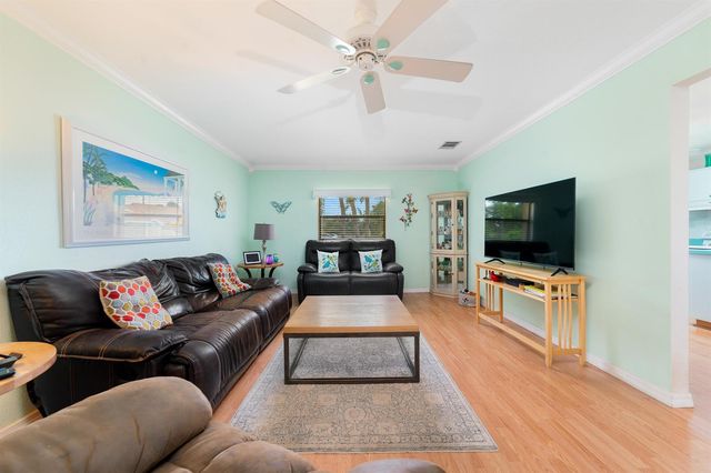 1533 SE Crayrich Court, Port St. Lucie, FL 34952