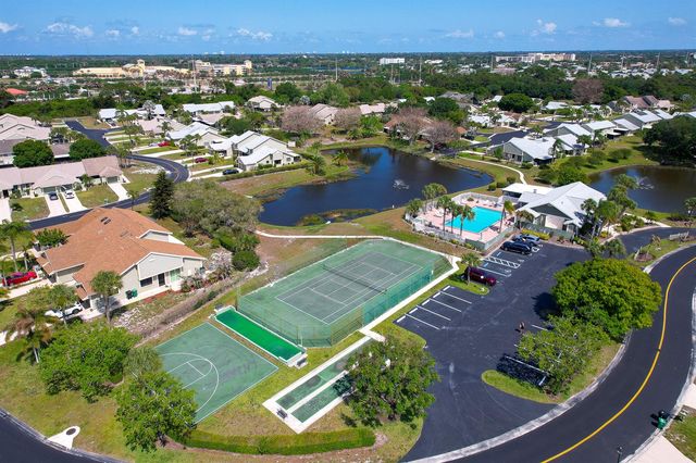 1533 SE Crayrich Court, Port St. Lucie, FL 34952