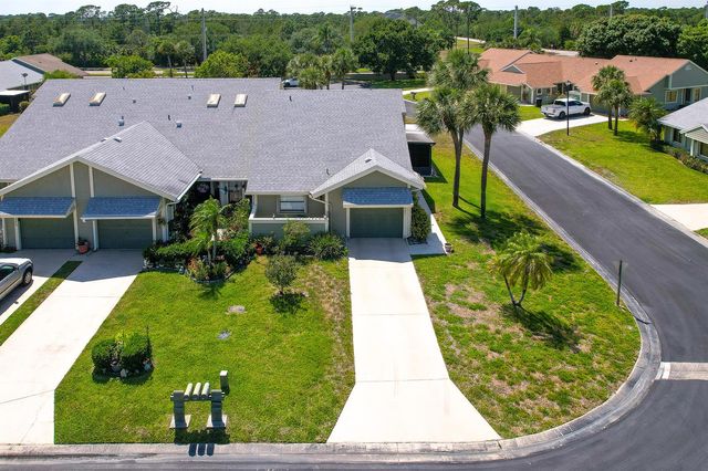 1533 SE Crayrich Court, Port St. Lucie, FL 34952