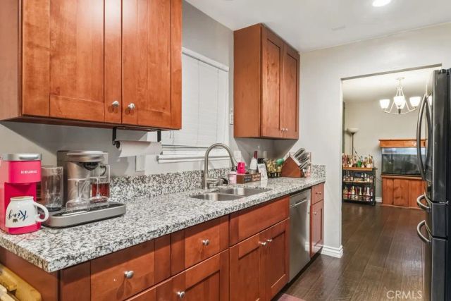 877 N Quince Avenue, Rialto, CA 92376