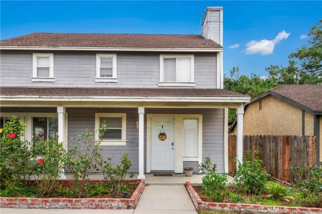 877 N Quince Avenue, Rialto, CA 92376