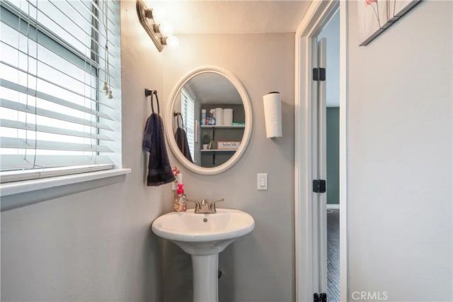 877 N Quince Avenue, Rialto, CA 92376