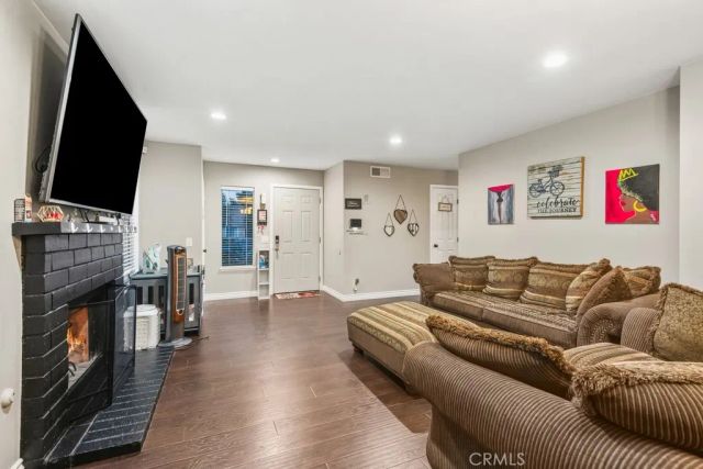 877 N Quince Avenue, Rialto, CA 92376