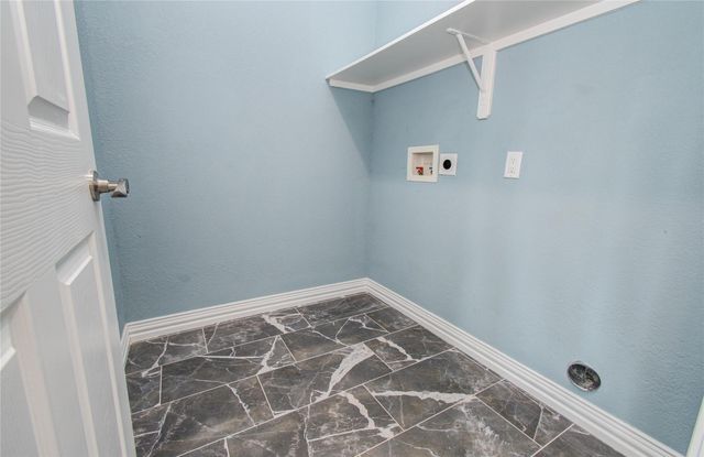 898 Road 3556, Cleveland, TX 77327