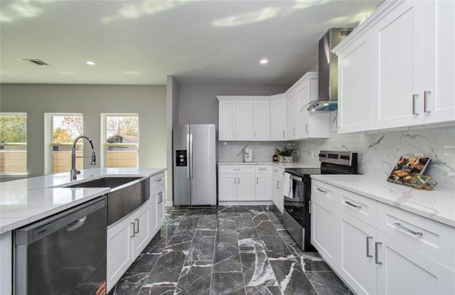 898 Road 3556, Cleveland, TX 77327