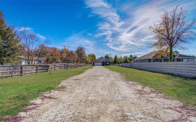 898 Road 3556, Cleveland, TX 77327