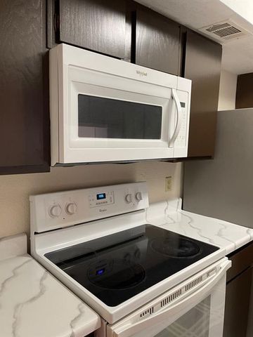 2820 S Bartell Drive 24, Houston, TX 77054