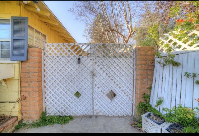 5543 N 7th Street, Fresno, CA 93710