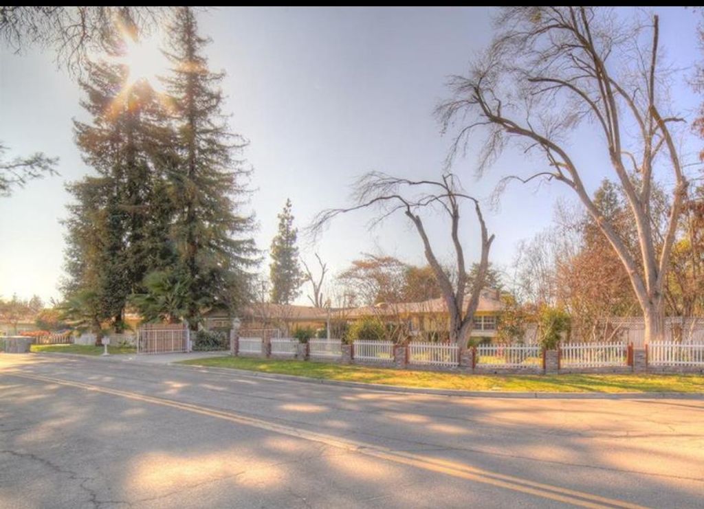 5543 N 7th Street, Fresno, CA 93710