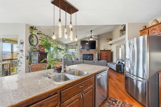 1734 Yoachum Drive, Nixa, MO 65714