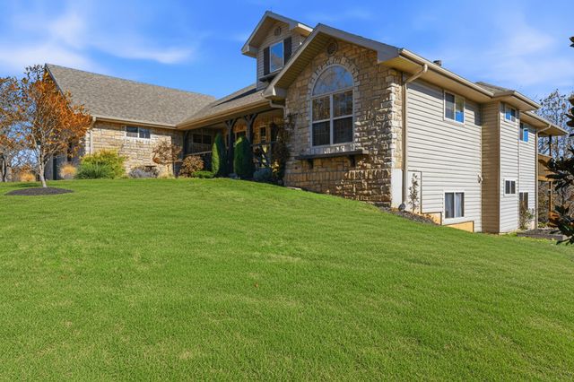 1734 Yoachum Drive, Nixa, MO 65714