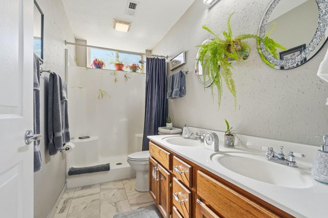 1734 Yoachum Drive, Nixa, MO 65714