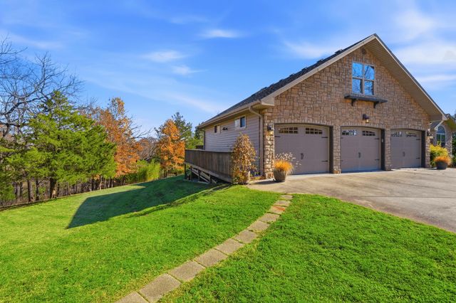 1734 Yoachum Drive, Nixa, MO 65714