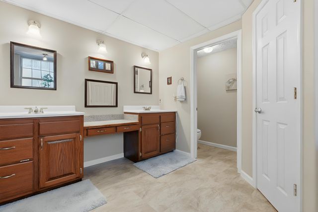 1734 Yoachum Drive, Nixa, MO 65714