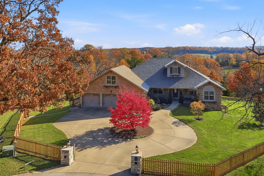 1734 Yoachum Drive, Nixa, MO 65714