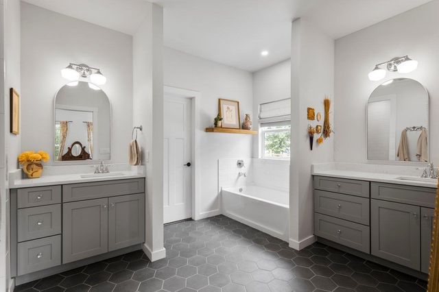 54 Acacia DR, Wimberley, TX 78676